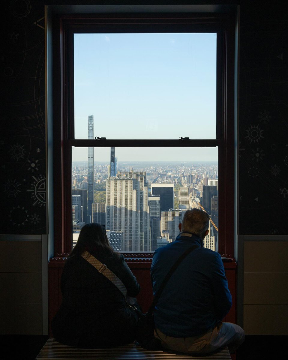 How to make the most of your visit to ESB: esbo.nyc/uph 📷: @maxiusupinnyc