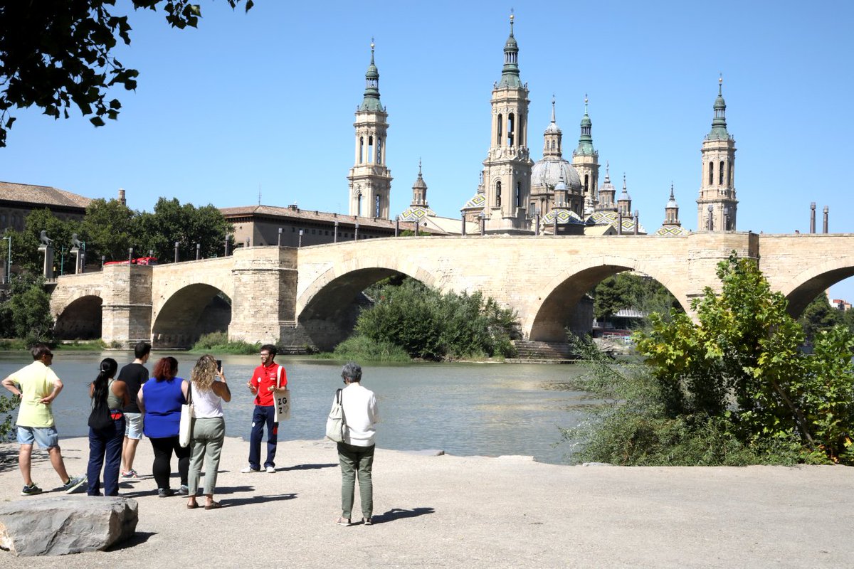 Las riberas del Ebro en #Zaragoza nos ofrecen unas vistas increíbles 🔝 del entorno. Si quieres conocerlas mejor puedes apuntarte a nuestro Paseo para Instagramear.  ¡Descubre la Zaragoza 📷 más fotogénica! 🎟️ bit.ly/InstagramearZa… #ZGZtequiereEnamorar 💖
