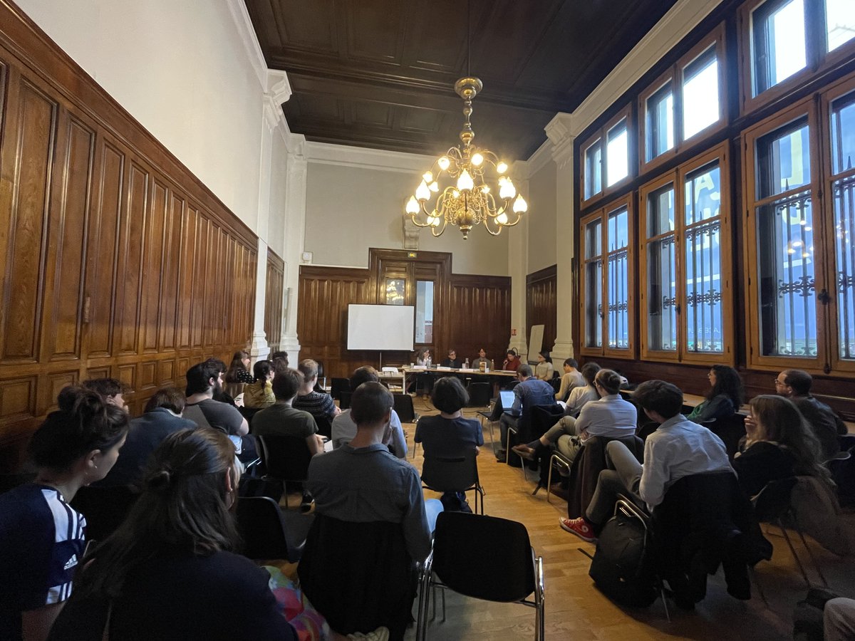 rceconomie's tweet image. Table ronde de lancement du dernier @rceconomie consacré à l'agriculture hier dans la belle salle d'@AcademieClimat
Merci à Isabelle Goldringer, Jérôme Sergent et Pablo F. Luna pour leurs éclairages sur les rapports entre propriété et agriculture
@Cairninfo @Ed_LaDecouverte