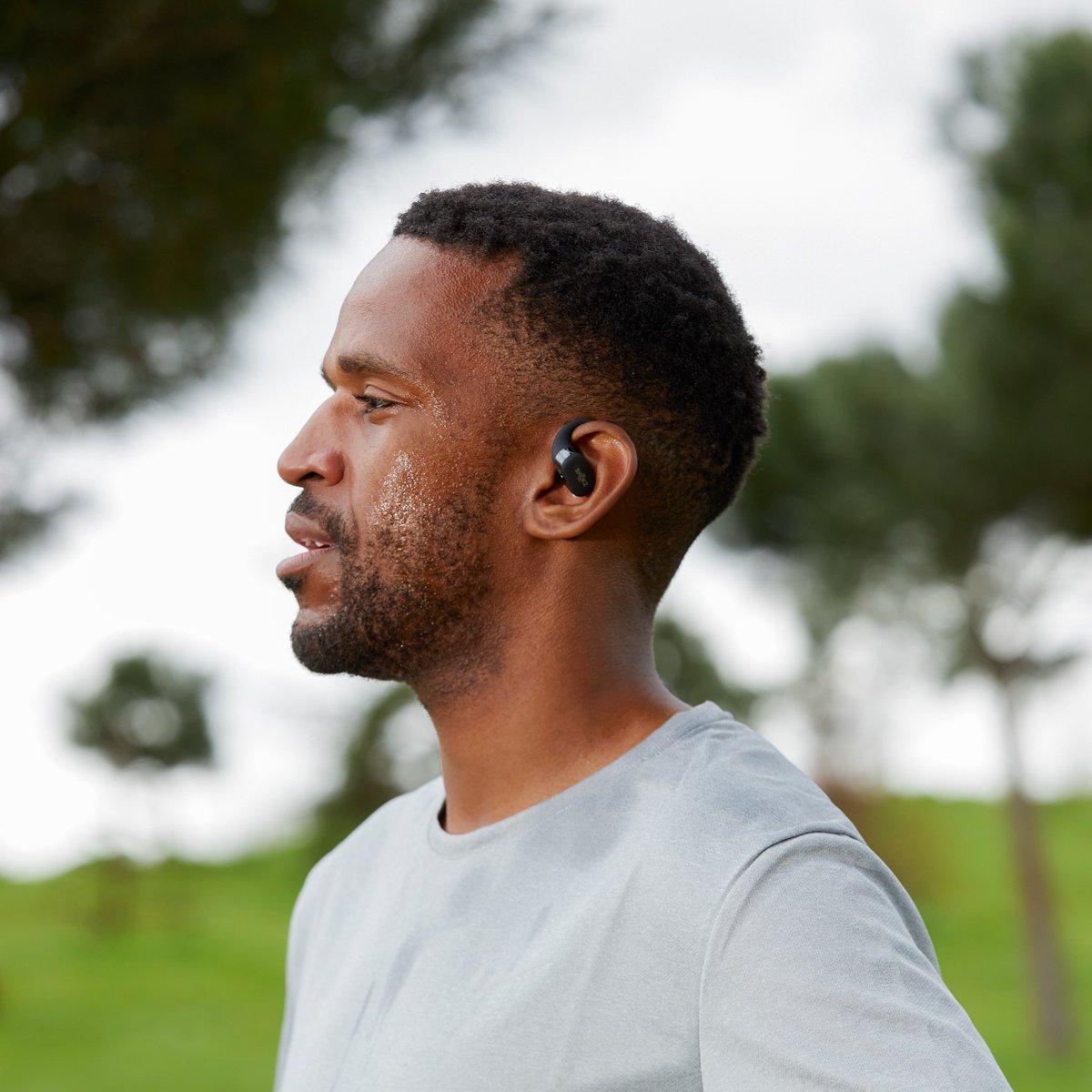 Take calls, listen to podcasts, go for a run… 
OpenFit keeps you connected wherever you are.😎 

#Shokz #Earbuds #OpenFit #ShokzSquad #wfh #running