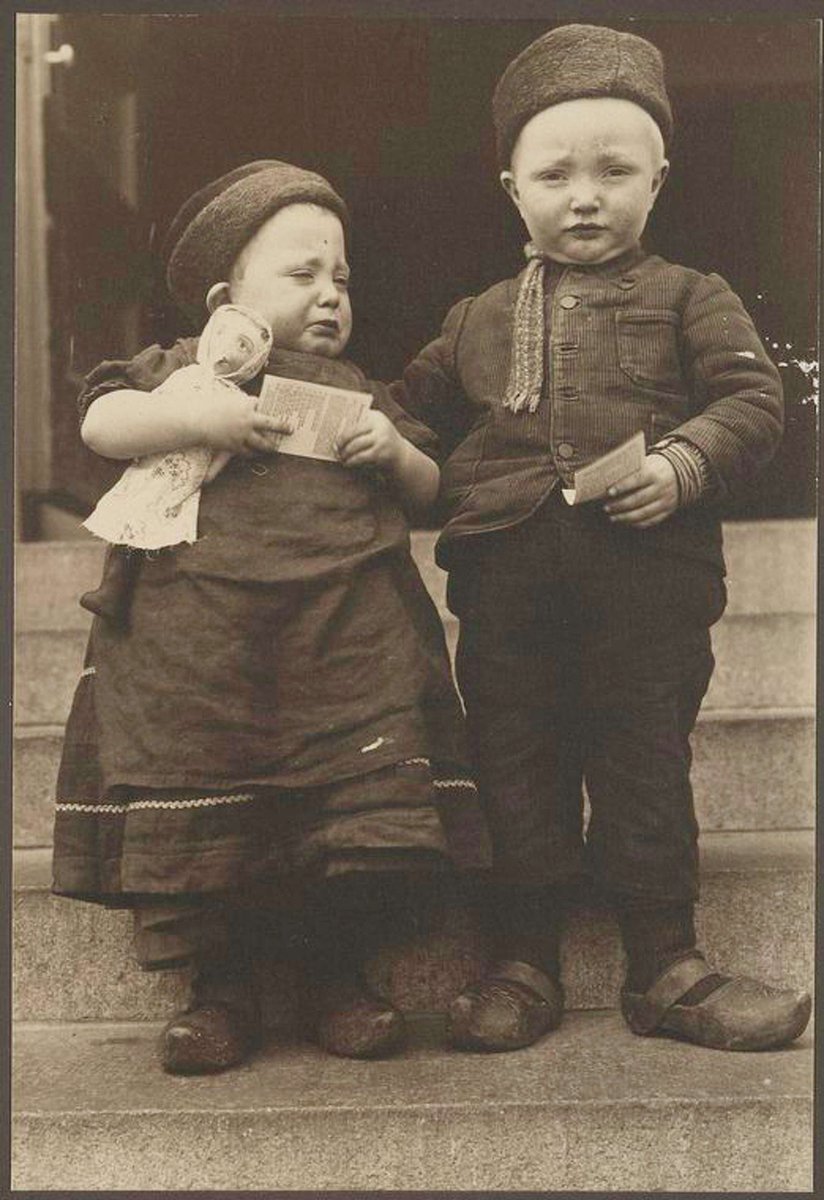 1892-1925 yılları arasında Ellis Adası'nda (ABD) fotoğraflanan Hollandalı çocuklar