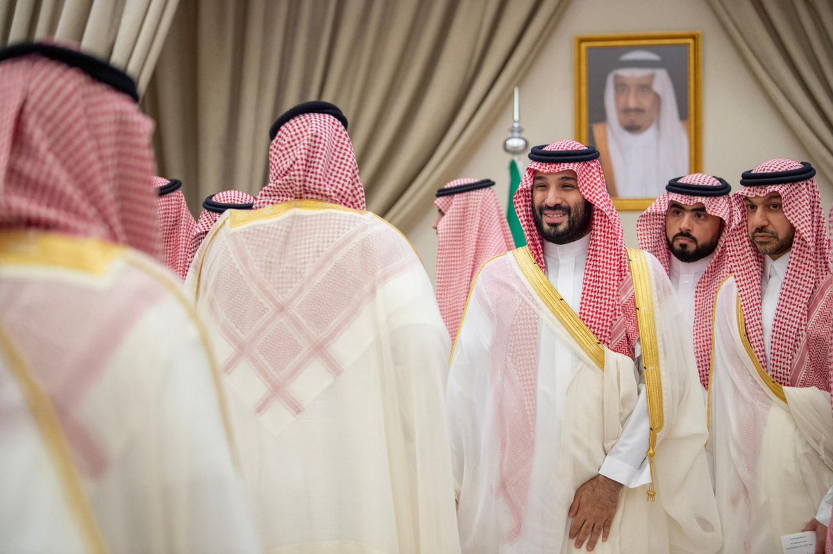 Badermasaker's tweet photo. سمو #ولي_العهد يستقبل في المنطقة الشرقية أصحاب السمو والفضيلة والمعالي، وجمعاً من المواطنين الذين قدموا للسلام على سموه. https://t.co/3M6cYxpgsU