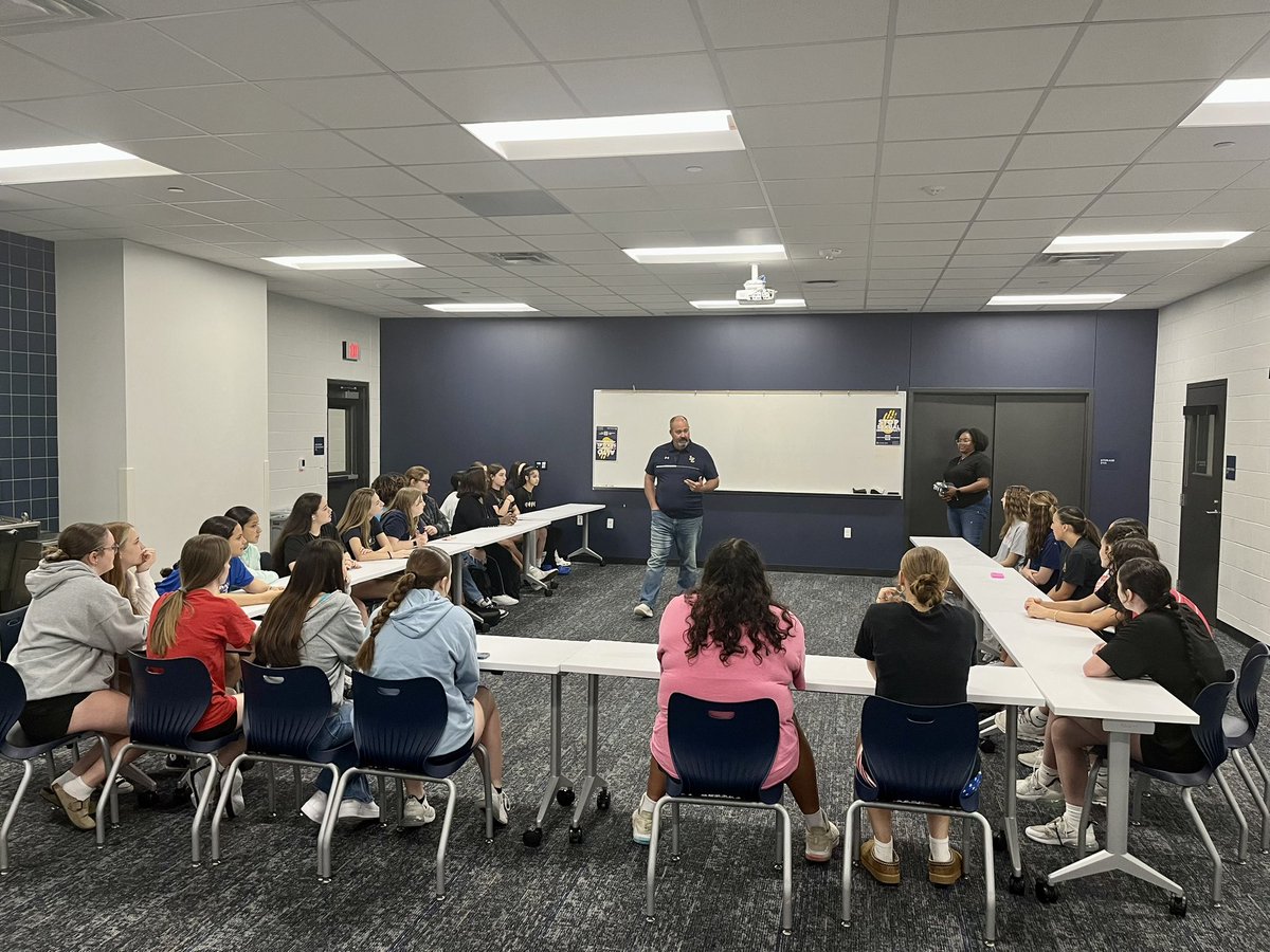 Volleyball players were introduced to new Head Coach Nia Lewis this morning. #GoLobos @LEISD @LittleElmHS @LEHSVolleyball