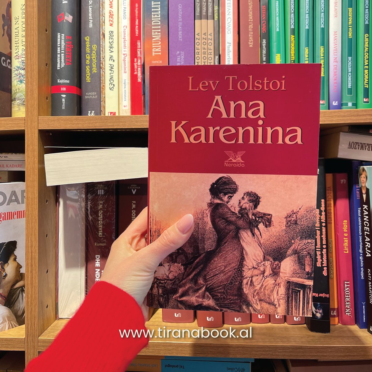 Ky libër ndër vite kryeson listën e të preferuarve për vajzat. Jemi kurioz të dimë pse ju pëlqen kaq shumë…Sa prej jush e kanë lexuar? 🤗 📚 Libraria juaj në kryeqytet! 📲 Porosit tel:+355683032257 ose DM 📍 Pranë sheshi Wilson - Rruga Sami Frashëri - Tiranë 🧑‍💻 Bli Online 🛵