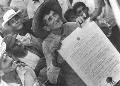 #OnThisDay in 1959, Cuba passed one of the first and most important acts of the Revolution - the Agrarian Reform Law. The law ended foreign ownership & distributed land (46% of which had previously been owned by just 1.5%) to more than 100,000 campesinos.