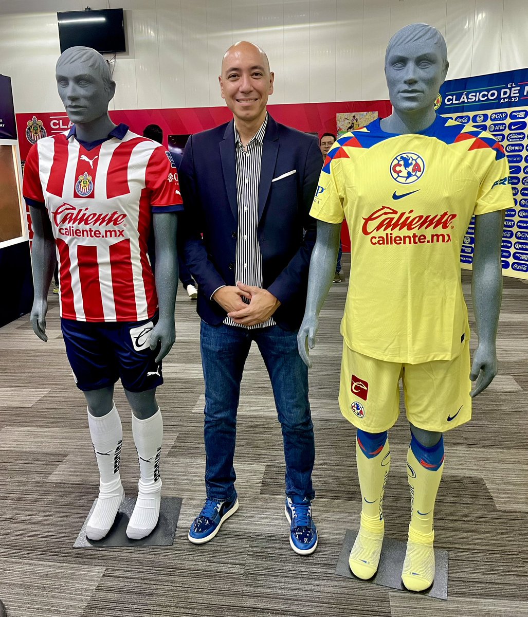 🚨GIVEAWAY CLÁSICO🚨

🎫 ¡GANA UN PASE DOBLE PARA LA VUELTA DEL #América vs #Chivas! 🦅🐐
 
1⃣ Sigue a @calientesports y a mí
2⃣ Dale RT 🔁 y ❤️
3️⃣ Muéstranos una foto que demuestre tu pasión por tu equipo y usa el  #MásAcciónMásDiversión 🔥

🎫¡Se regalará UN pase doble!📲