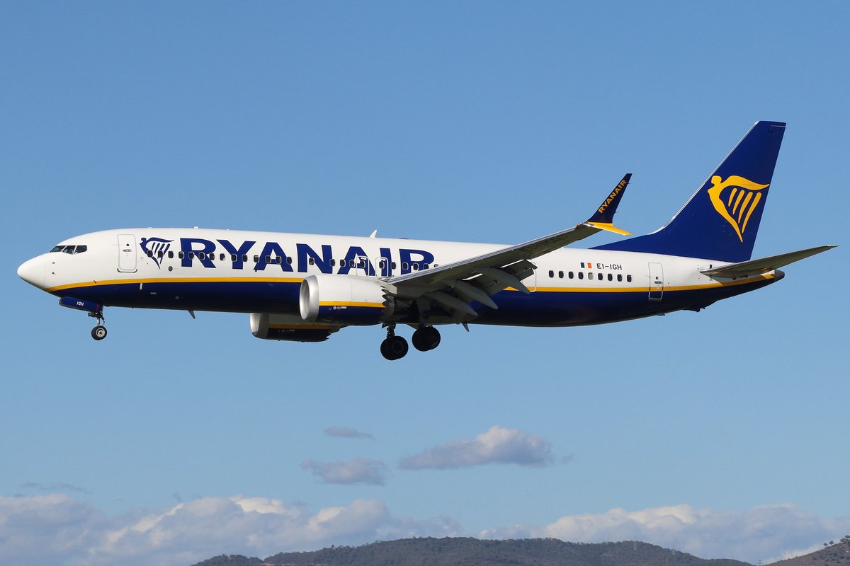 ⚠️ Ryanair añadirá otros 3 Boeing 737 MAX 200 en su base de Barcelona hasta un total de 8 unidades a partir del 27 de octubre coincidiendo con el inicio de temporada W24. La aerolínea irlandesa seguirá con 14 aviones basados en El Prat. x.com/AeroinfoBCN/st…