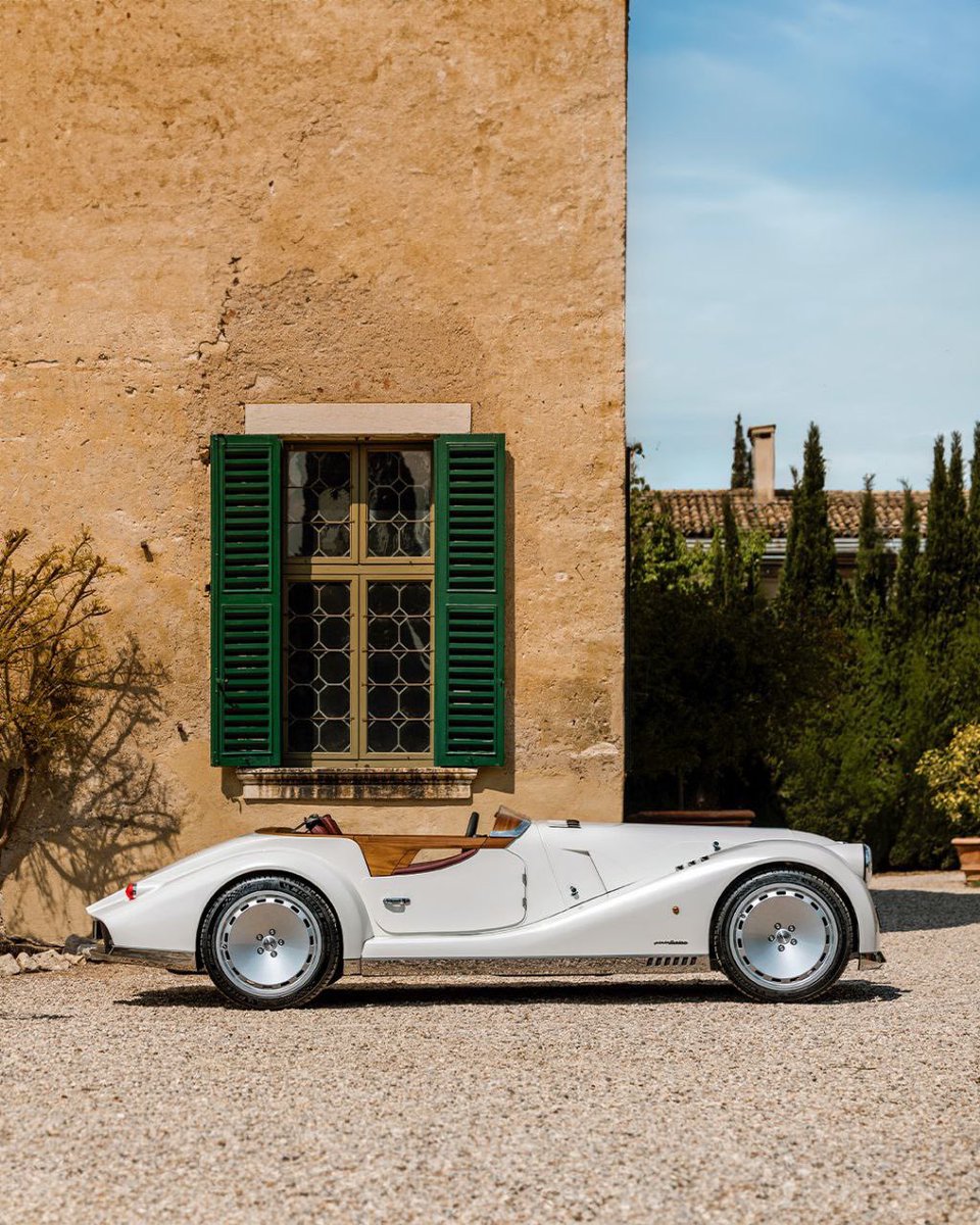 Morgan Midsummer

The Speedster is based on the Plus-Six model, which is driven by an inline six from BMW.

All 50 speedsters have already been sold out at a price of about £200,000. The public debut of the model will take place in July at the Goodwood Festival of Speed.

#Morgan