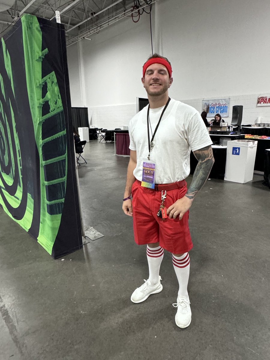 MyEnochian's tweet image. I met gym teacher Dean! #SPNNJ #creationcon