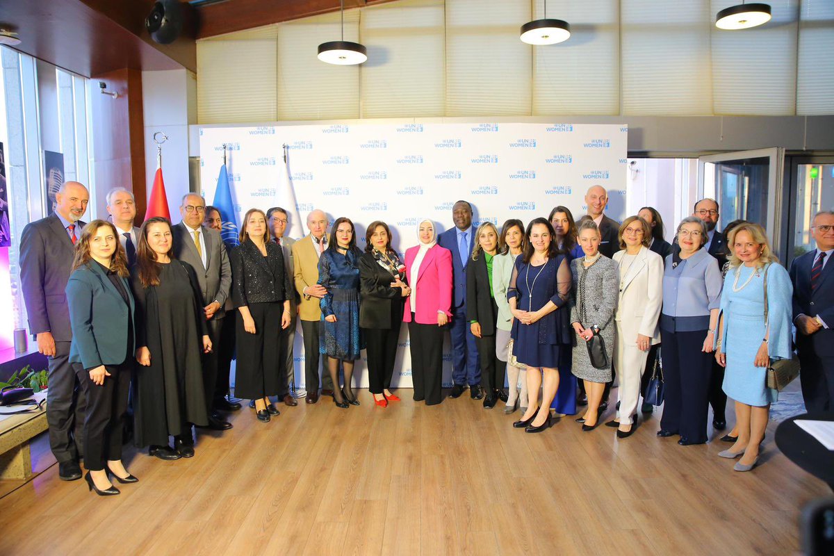 BM Kadın Birimi tarafından düzenlenen resepsiyona TBMM Kadın Erkek Fırsat Eşitliği Komisyonu’nu temsilen katıldım. Kadınların haklarını ve toplumdaki konumlarını güçlendirme konusundaki ortak fikir ve çalışmalarımızı çok önemsiyoruz. Resepsiyonu organize eden BM Kadın Birimi