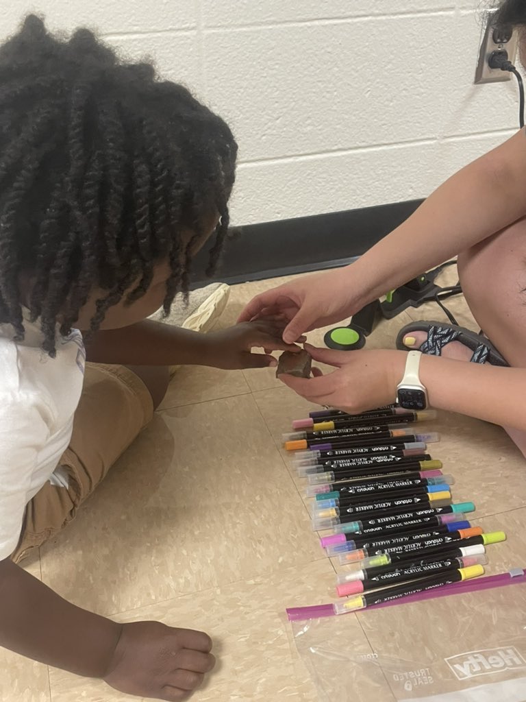 What do you do when you find a rock that you love and say is your best friend at recess?! Well you name it Rocky and decorate it to take home of course! 🪨 🪶 <a href="/Rosehill512/">Rosehill Elementary</a> <a href="/theSMSD/">SM School District</a>