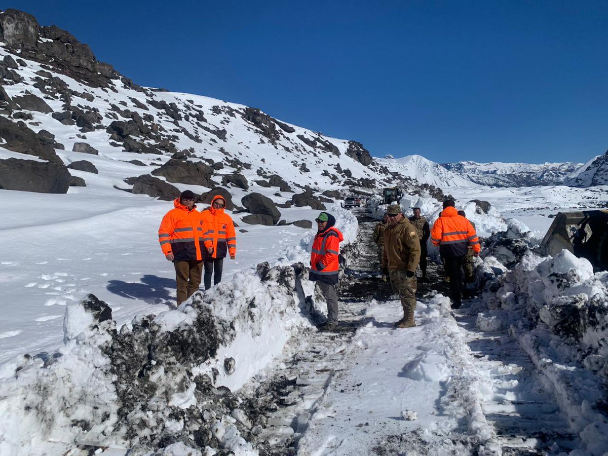 Debido a las nevazones que afectaron a la provincia del Biobío, maquinaria de ingenieros del Destacamento “Los Ángeles” y del Servicio de Vialidad, trabajaron en forma coordinada, en el despeje de la ruta Q-45, a fin de habilitar el camino al parque nacional “Laguna del Laja”.