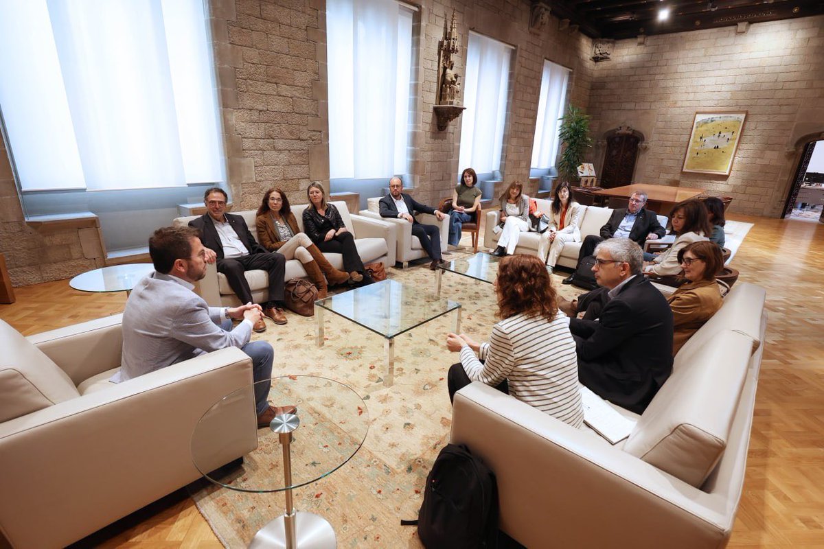 L’equip directiu de @justiciacat hem pogut mantenir una reunió de valoració de la feina feta amb el MHP @perearagones. Hem aprofitat també per agrair-li el seu sentit institucional, mirada estratègica i lideratge d’un govern orientat al bé públic i amb principis republicans