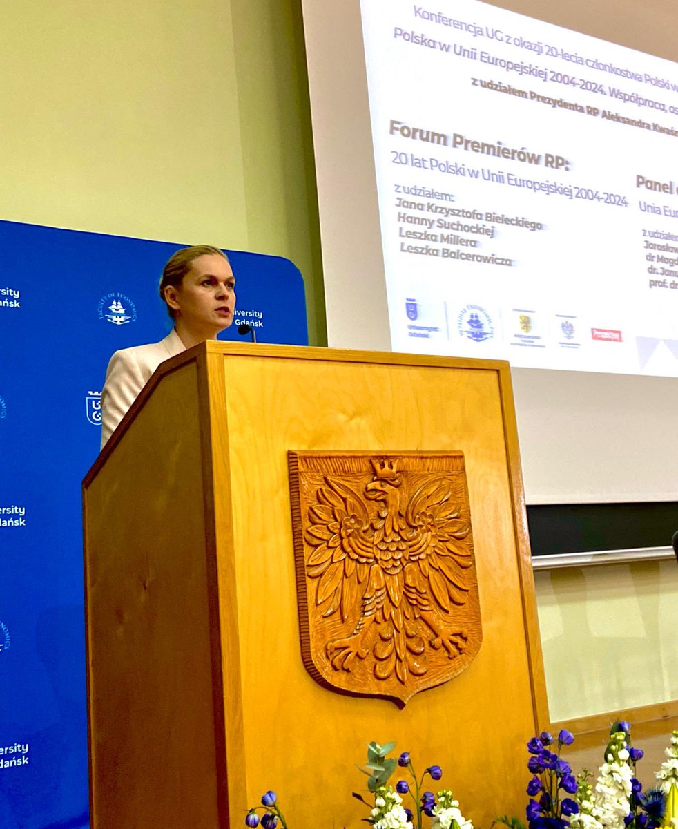 👉🏼 Ministra @barbaraanowacka wzięła udział w konferencji “20 lat Polski w Unii Europejskiej 2004-2024. Współpraca, osiągnięcia i wyzwania” na @Uniwersytet_GD. 🇪🇺