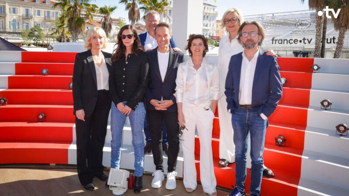 🎬✨ #Cannes2024 | Tapis rouge déroulé, projecteurs allumés : la 77ème édition du @Festival_Cannes bat son plein ! Jusqu’au 25 mai, vivez l'effervescence du Festival au plus près grâce à nos émissions et nos équipes sur place et à Paris. On rattrape les 1ers jours ? 📸