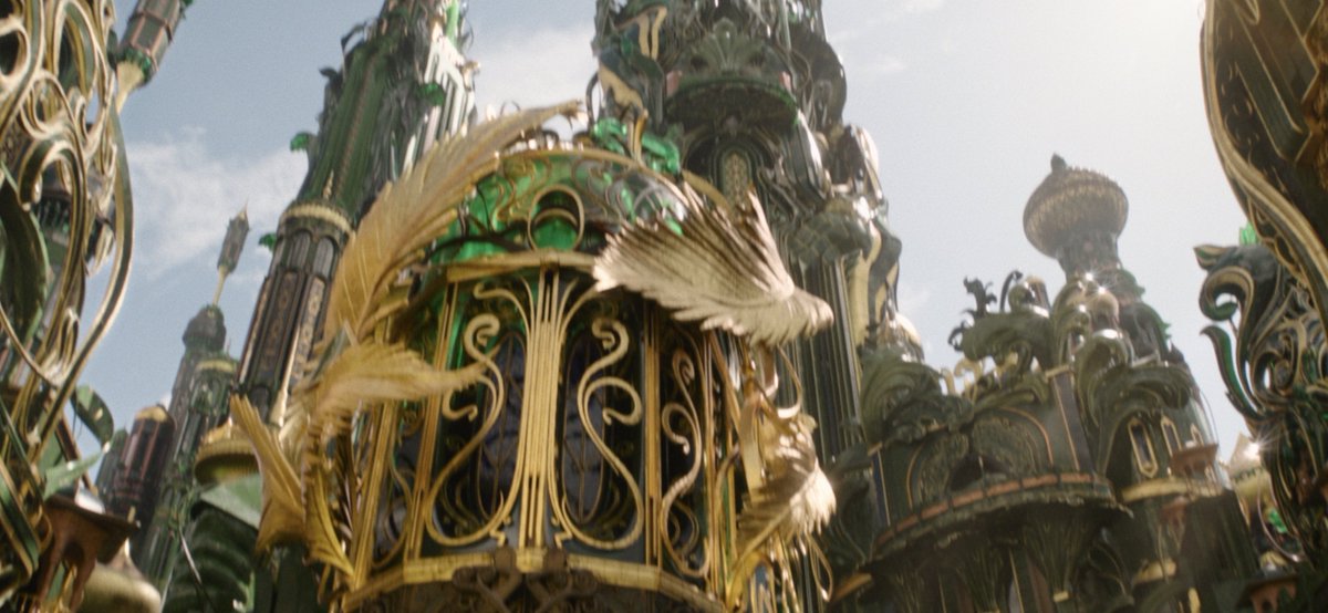 normal people: omg #wicked trailer! me: the emerald city went from Art Deco to Art Nouveau??