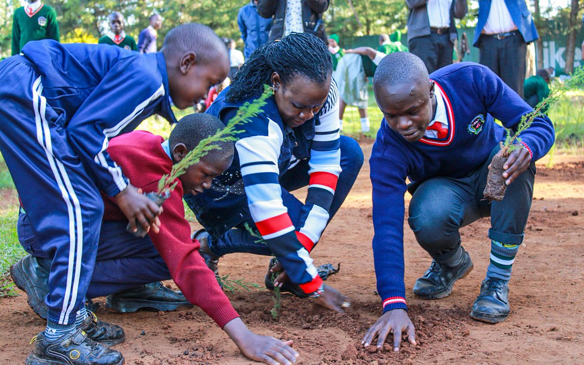 Tree growing not only plays a key role in combating climate change, but it also provides a wide range of environmental, social, and economic benefits. I officiated the launch of the National Elimu Tree Growing Day, an initiative for the Ministry of Education at Racecourse