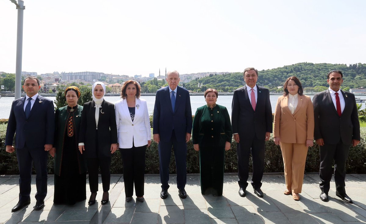 Türk Devletleri Teşkilatı üye ülkeler Sosyal Politikalar Bakan ve Bakan Yardımcıları ile birlikte Cumhurbaşkanımız Sn. @RTErdogan tarafından kabul edildik. Sayın Cumhurbaşkanımızın ifade ettikleri gibi Türk Devletleri Teşkilatı bir aile meclisidir. Her geçen gün daha da