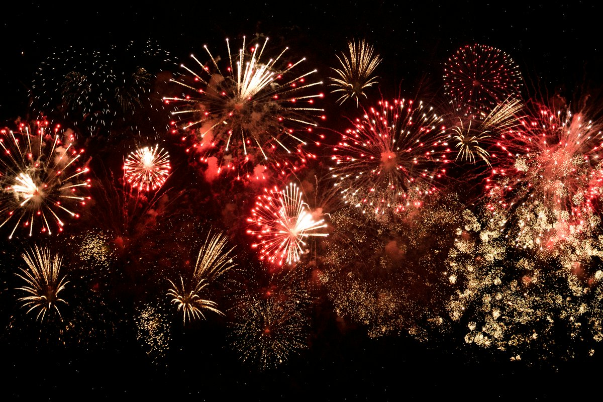As we approach Victoria Day, let's enjoy fireworks responsibly! 🎆🔥

Keep it safe! Supervise, soak used ones, store unused safely. 

Learn more: ww.toronto.ca/fireworks
