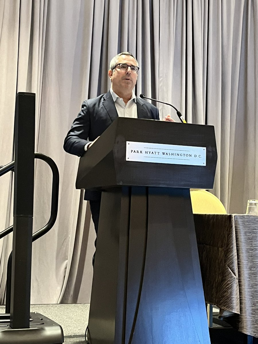 IBD masterclass 2024. <a href="/DDWMeeting/">Digestive Disease Week</a> <a href="/DrCoreySiegel/">Corey Siegel</a> with an amazing lecture on putting risks of IBD disease vs risks of therapy into perspective. Use absolute risks! IBD patients and providers have different goals of therapy. We can address both priorities! <a href="/NMGastro/">Northwestern Medicine Digestive Health Institute</a>