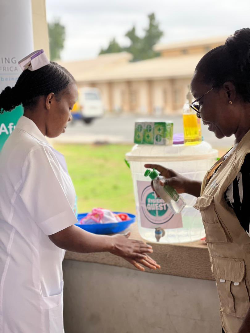 wellbeingafrica's tweet image. This week, @WellbeingAfrica Foundation #Mamacare360 - #HygieneQuest Midwife Mrs Olanrewaju conducted a #TeachClean Session to Healthworkers at General Hospital Ilorin, Kwara State, after her maternity session with antenatal and postnatal mothers.