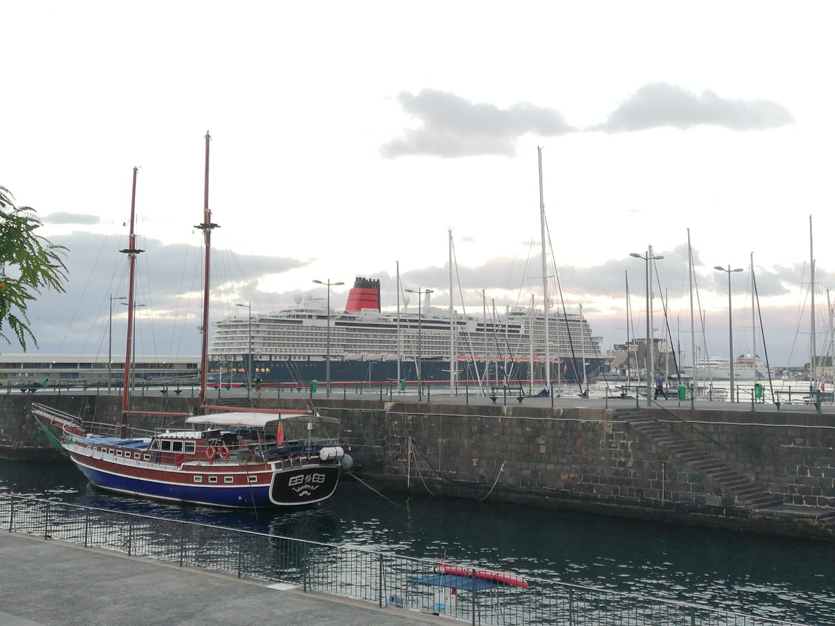 @Goncaload uma das jóias da coroa da Cunard

o mais novo navio desse armador 
Queen Anne, 
fez sua primeira escala cá esta semana
infelizmente sem tempo nenhum para o fotografar
