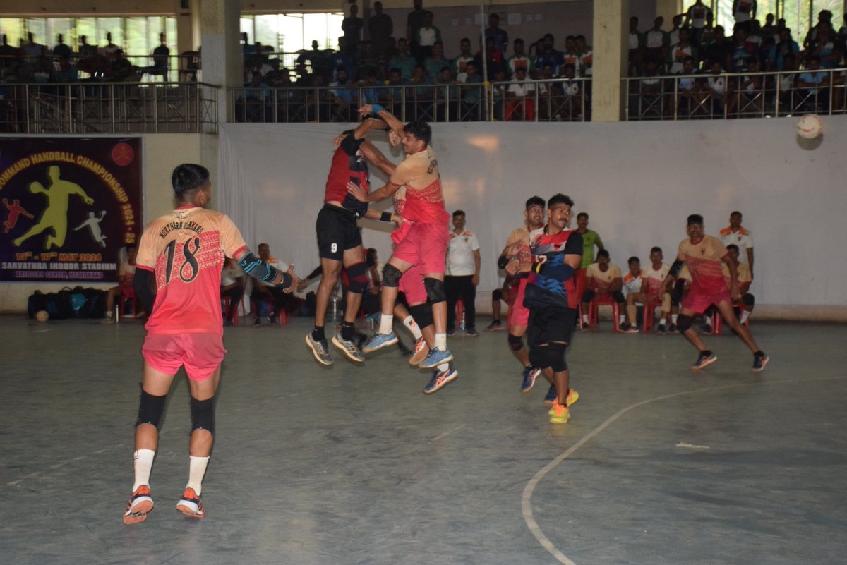 #SouthernCommand Handball Team lifted the Army Inter Command #Handball Championship 2024-25 trophy which was awarded by Brig Rajiv Chauhan, Comdt Artillery Centre, Hyderabad. The event was immaculately conducted by #ArtilleryCentre Hyderabad at the foothills of Golconda Fort.