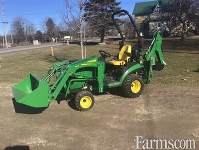 2019 John Deere 1025R ⬇️ MFWD, R4 tires, 590 hours, 120R loader, 3 point hitch, 260B backhoe & more, listed by D.M. Horst & Son. farms.com/used-farm-equi… #JohnDeere #Tractor