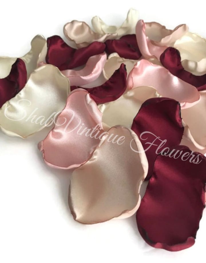 Experience summer romance with this exquisite wedding decor idea! In hues of maroon, blush, ivory and champagne, these flower petals from… dlvr.it/T71vTT #weddings #bridalshower #weddingaisledecor #loveislove #bridal #confetti #bohowedding #smallwedding