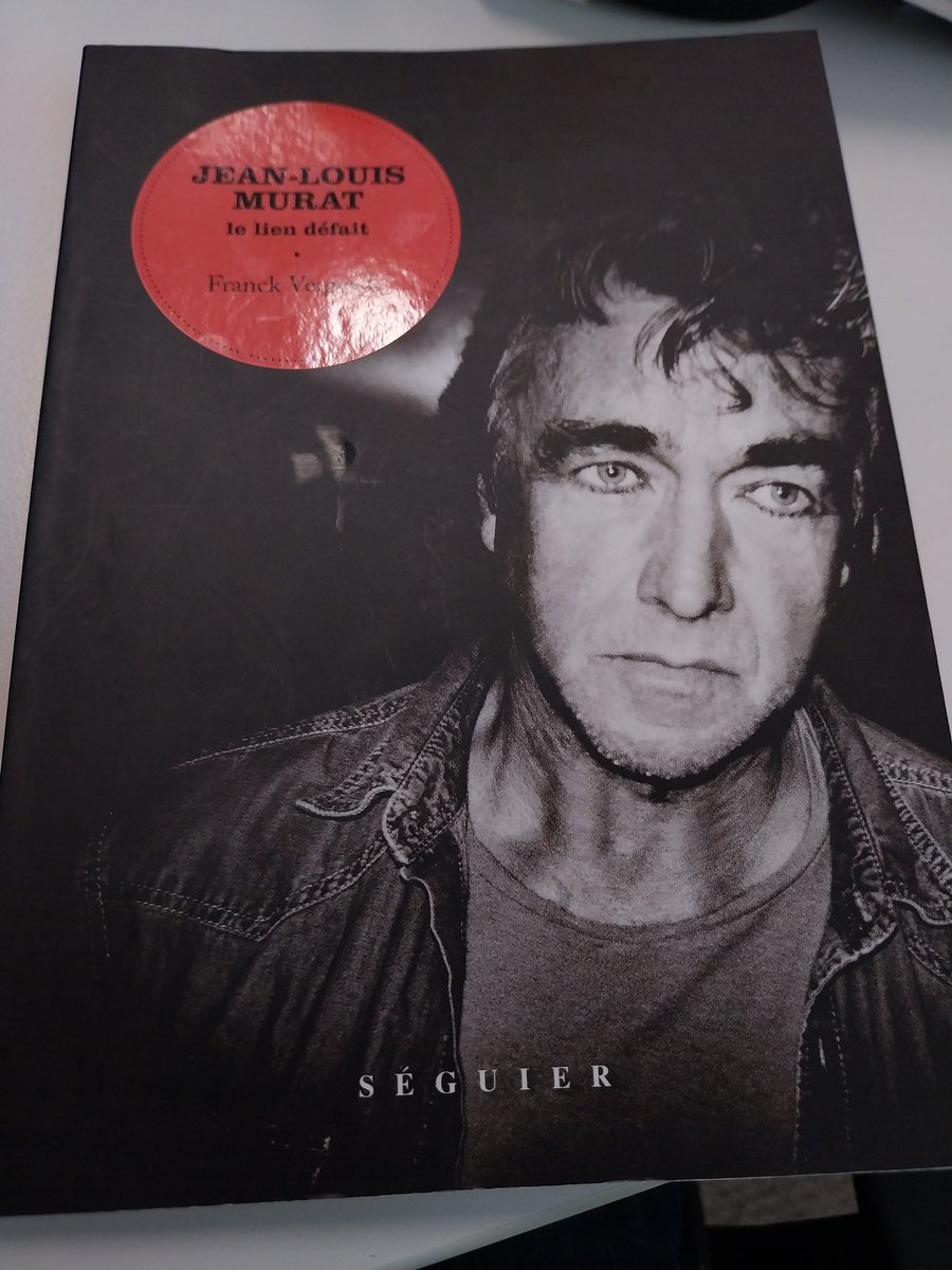Pierre-Etienne Minonzio (@peminonzio) on Twitter photo Tous les passionnés de Jean-Louis Murat sont invités à se procurer au plus vite ce passionnant bouquin signé <a href="/fvergeade/">Franck Vergeade</a>, dans lequel la chanson crépusculaire "Suicidez-vous le peuple est mort" est notamment comparée... à une chute sur une étape du Tour de France. Tous les passionnés de Jean-Louis Murat sont invités à se procurer au plus vite ce passionnant bouquin signé <a href="/fvergeade/">Franck Vergeade</a>, dans lequel la chanson crépusculaire "Suicidez-vous le peuple est mort" est notamment comparée... à une chute sur une étape du Tour de France.