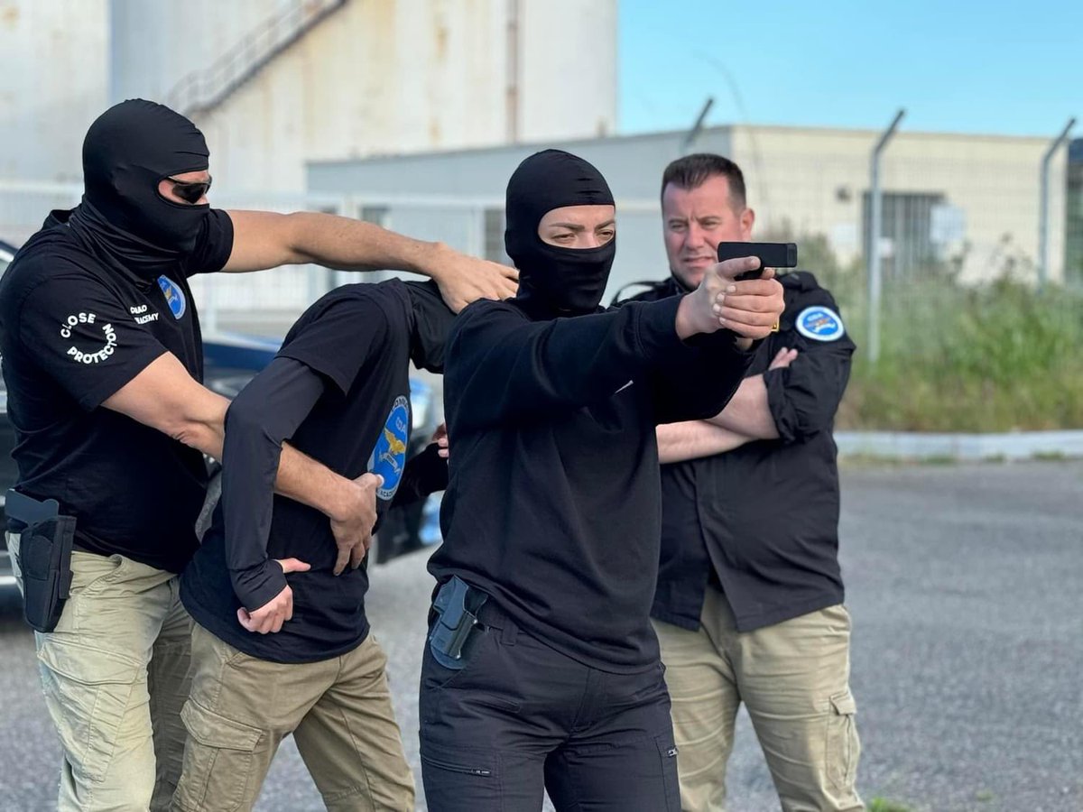 CommandoDefense's tweet image. COMMANDO DEFENSE ACADEMY SWISS
CLOSE PROTECTION OPERATIONS - CPO
SWAT / Police Instructor Uliks Gjonaj - Close Protection Operations third day Live Training in Shengjin area.