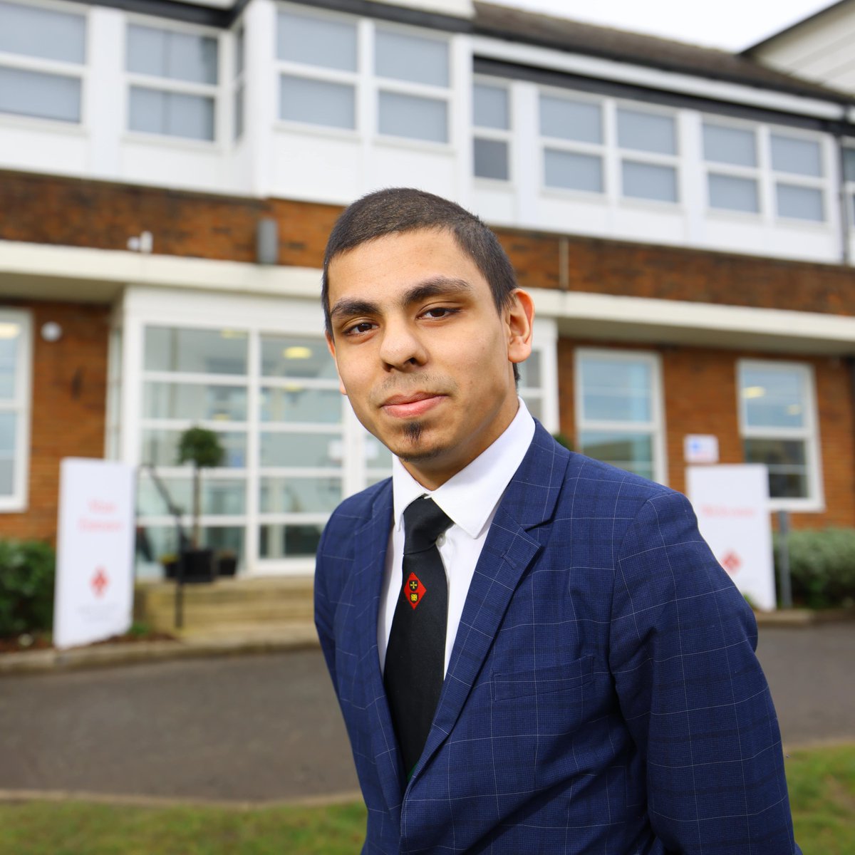 Whilst our #DASGivingDay is a lot of fun, it is important to remember that it is all supporting our transformational bursary funds - which help pupils like Nasif thrive ♦ Read his story below 💬⬇ theallaniansociety.co.uk/news/default-g…