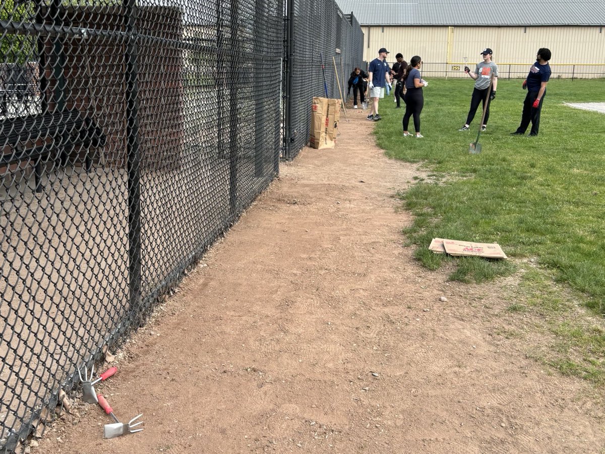 Spring field clean ups are in full swing! Nike Community Store staff and the @tigers front office joined forces to get Balduck Park game ready for Eagle Sports Opening Day on June 8.