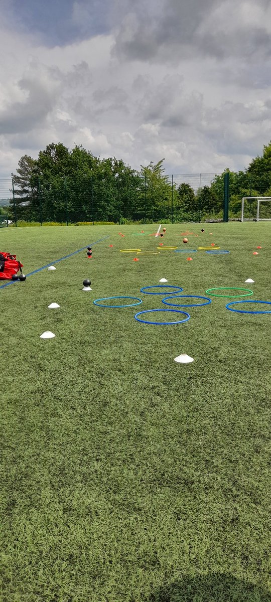 A great afternoon of quidditch @OneWoodfield for 63 yr 5/6 pupils delivered by 17 sports leaders from Woodfield and Ipsley. Thanks to Miss Brettle for organising @OneWoodfield @IpsleySchool @WalkwoodSchool @BedesPE @Birchensale_Sch @enrichedu