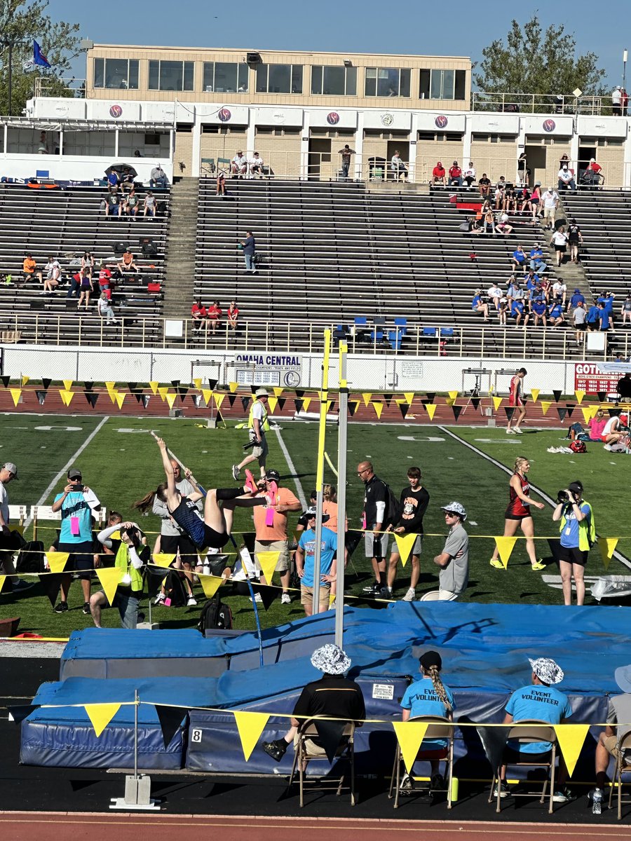 shelton_xctf's tweet photo. 🚨School Record🚨
🏆State Medalist🏆
Girls Class D Pole Vault
🥉Susanna Cheney - 9-06 - 3rd Place - PR
#SheltonTF #neprep #WeAreShelton https://t.co/mIbXmw3gd8