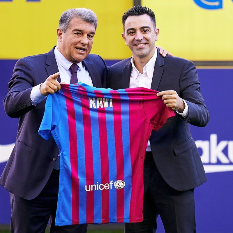 🇪🇦 'Bu akşam Joan Laporta ile Xavi arasında bir toplantı olacak! Xavi, Barcelona teknik direktörlüğü görevinden alınabilir.' (@ferrancorreas)