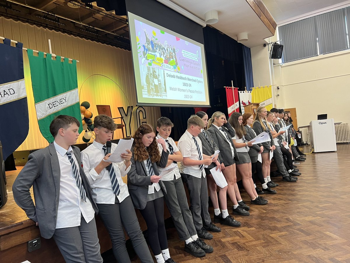 CymraegYGS's tweet photo. Thank you to the Criw Cymraeg for delivering the message @Urdd @YsgolGreenhill https://t.co/YLWY2mBAwY