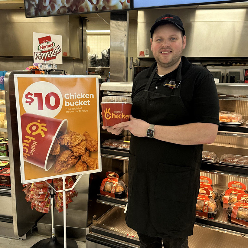 You won’t want to chicken 🐔 out on this! Erik has hot & fresh 8️⃣ piece chicken buckets for just $10. Make dinner a breeze and come grab a bucket.. or two! Don’t forget to add the sides and enjoy. #indianolahyvee