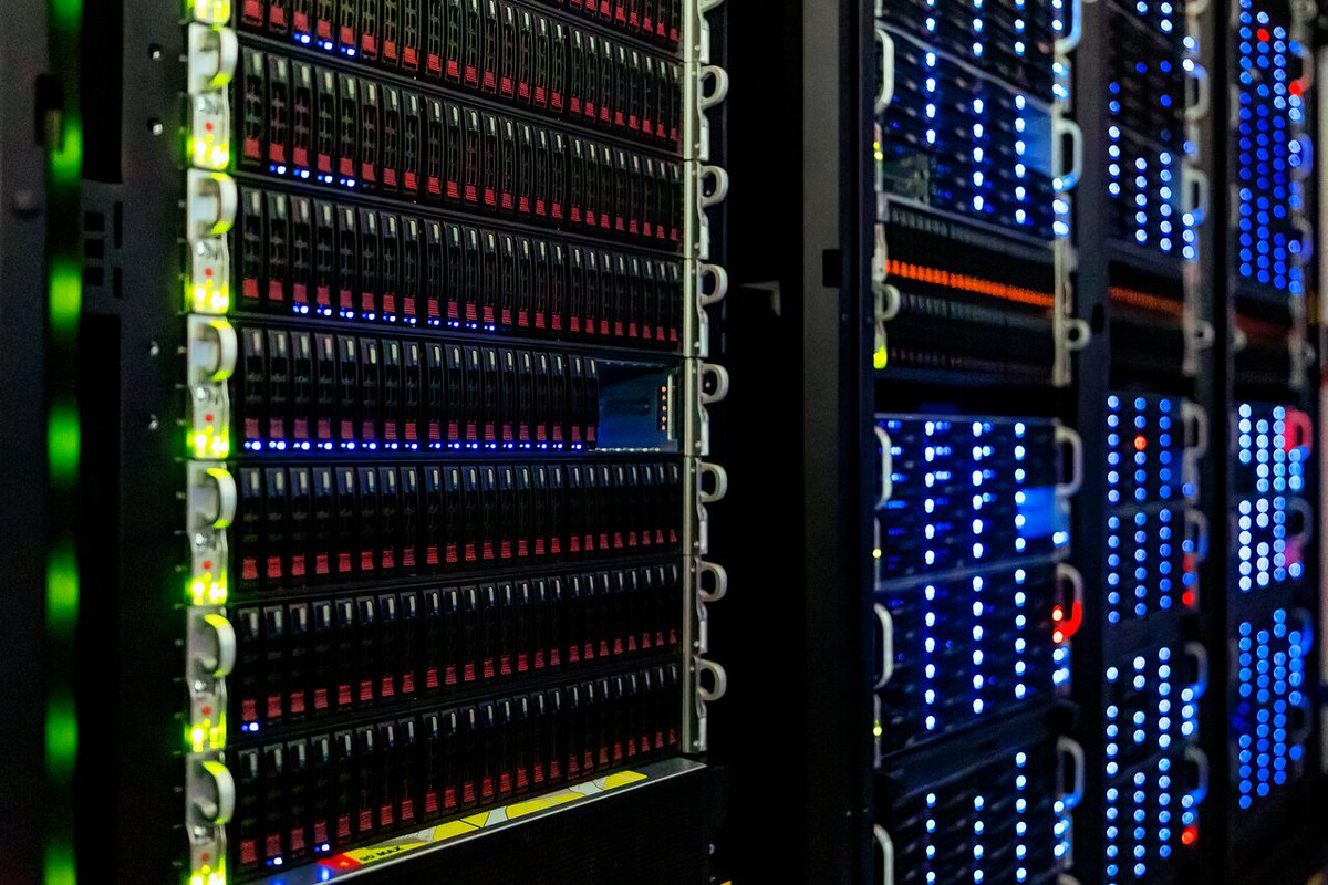 SpaceTelescope's tweet image. The last facility at AURA we’ll be looking at is the Community Science and Data Center, home to the @DataLabAstro, the science platform with software for astronomy research. It enables the exploration and analysis of large datasets: datalab.noirlab.edu #AURAPartners