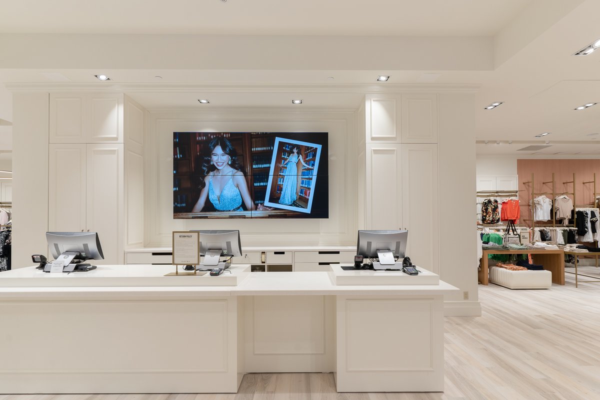 BuildItByDesign's tweet image. 🚀 Big news from the BUILD IT team! We just wrapped up the #construction of Laura, a stunning 6,000 sqft women’s wear #retail boutique! 👗✨ Drop by @southcentremall in #Calgary to see the new location! @laurapetitesplus #RetailNews #YYCRetail #RetailConstruction