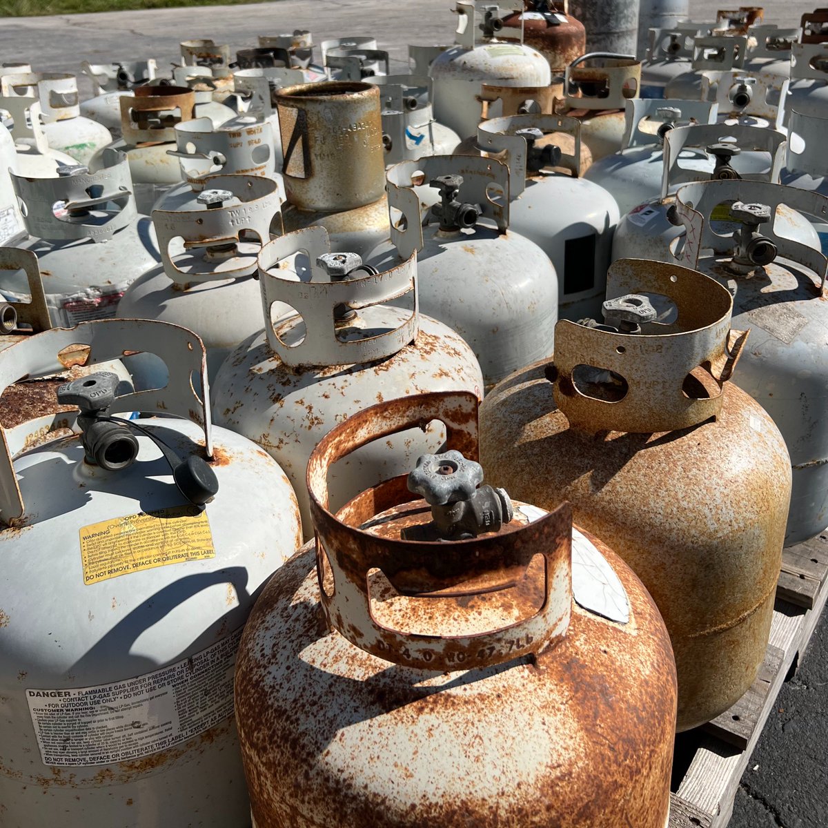 Dispose of household hazardous waste safely and FREE of charge! 📍 @CWStadium , Lot 6 🗓️ Saturday, May 18, 2024 ⏰ 9 a.m. to 1 p.m. Visit Orlando.gov/HHW to learn more about the event and where to dispose your household hazardous waste all year long.