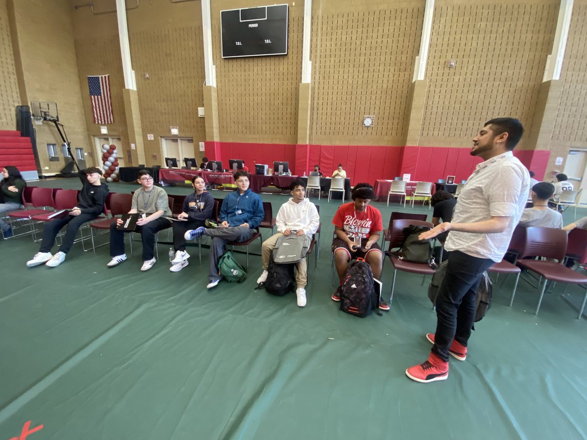 CPSCareerReady's tweet photo. Enrollment Days @KK_College!!! @KennedyHSCPS #Classof2024 @CPSNetwork16 @ECCECPS @ChiPubSchools @ChiCityColleges @ChiFirstFund #ChicagoRoadmap https://t.co/HgSR4hr2fu