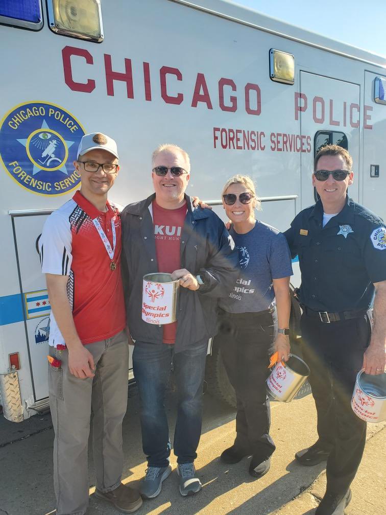 Loved seeing @Chicago_Police Dist. 177/277 at #CopOnARooftop this morning! 🧡