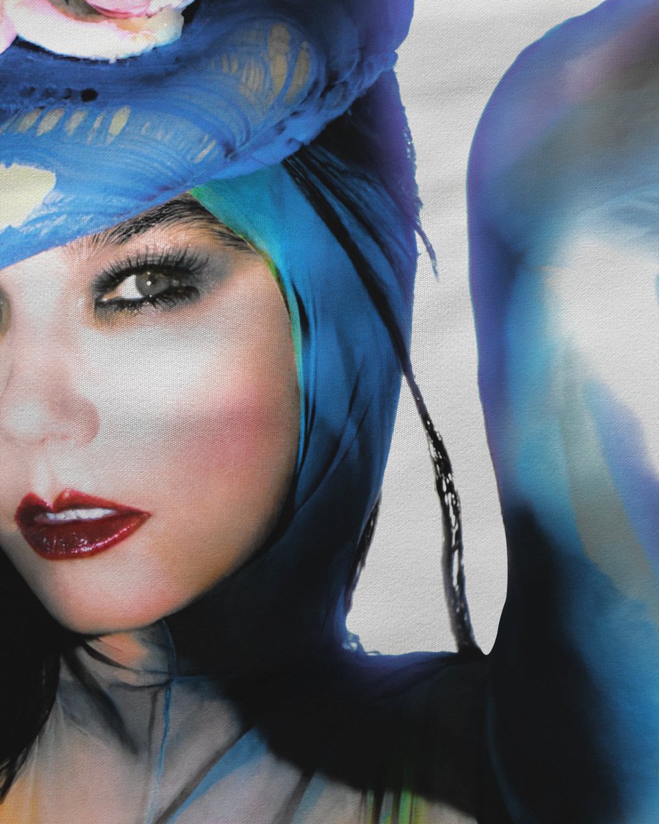 poltbr's tweet image. ladies and gentleman, björk 🥹 já disponível em polt.site #bjork #tshirt