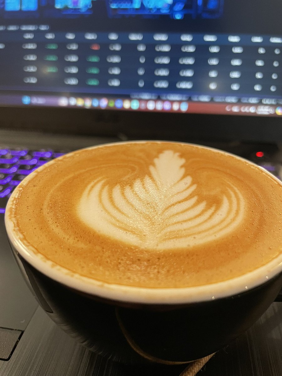 clutch flatwhite & secondary. 

is this a thang yet? 💁🏽‍♂️