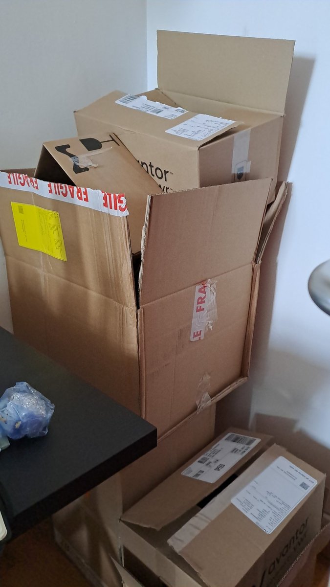 Mobility in #academia means stealing boxes from the lab!

This is going to be the 7th apartment I have been living in since my journey in #science started! 🤣

#AcademicTwitter @PhDVoice @PostdocVoice #postdoclife