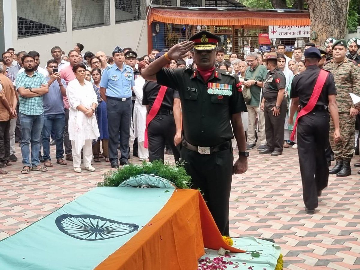 'नमन’ Colonel Waibhav Anil Kale (Retd), was killed in the line of duty in Rafah, #Gaza, serving as a Security Coordination Officer with the #UnitedNations. Accorded full State & military honours during last rites in #Pune in presence of family, friends and relatives. Jai Hind