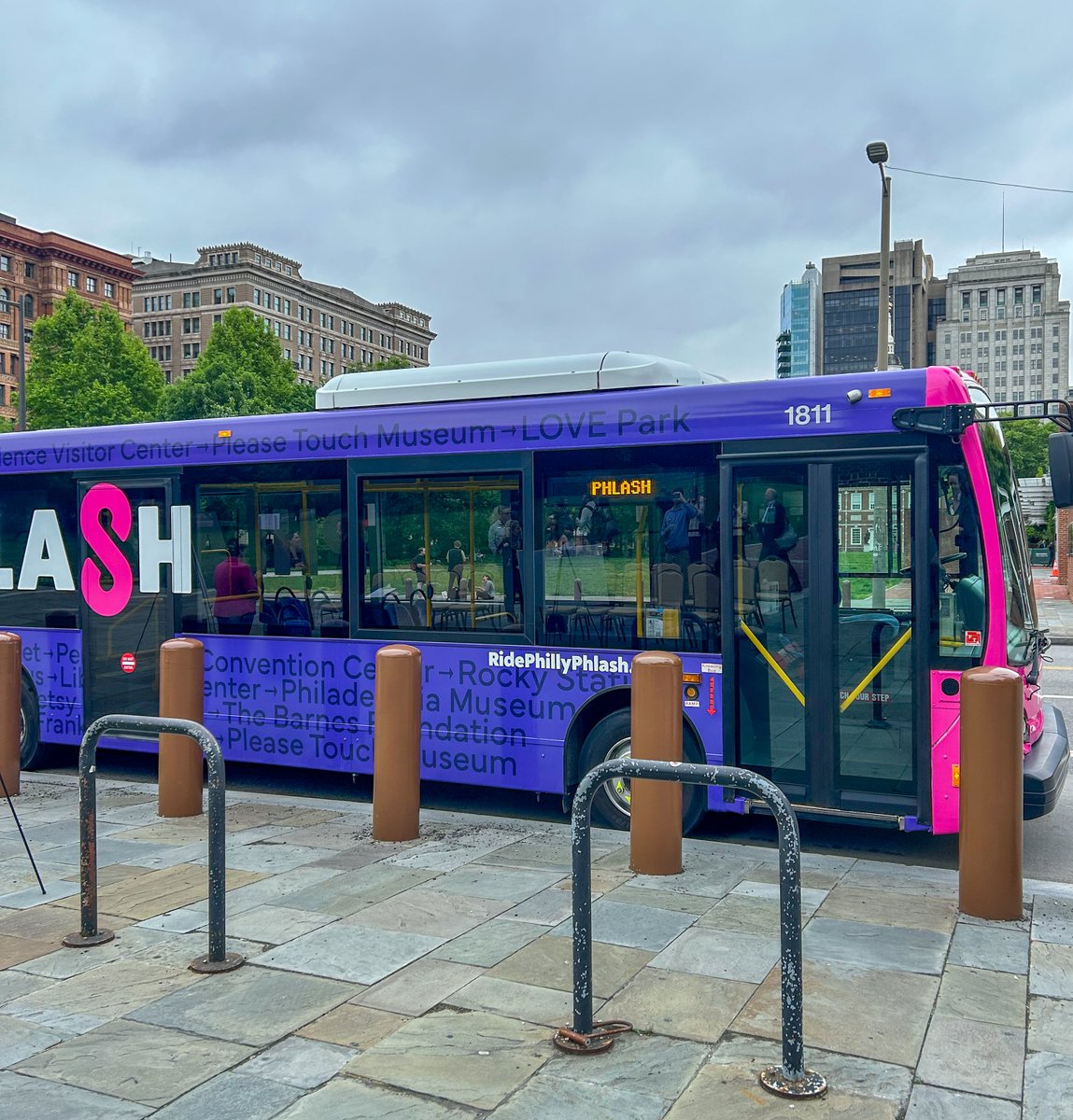Philly PHLASH is back for its 30th season! 🚌💨 Hop on board and arrive at the city’s top attractions with ease. Today only riders can ride for FREE! Check out our newly designed website to see the PHLASH in real-time, get updates and more ➡️bit.ly/3K7sYum