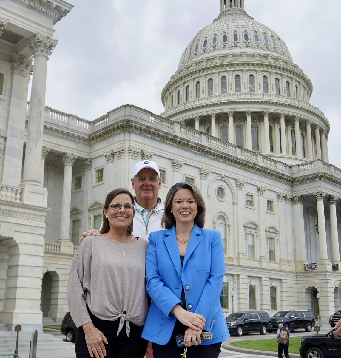 Great to have the family owners of one of my favorite breweries in #MN02, @SpiralBrewery, in DC today to talk about how we can continue to strengthen Minnesota’s local small businesses.
 
Thanks for stopping by, Randy and Sheri!