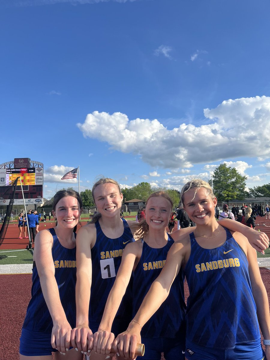 The 4x800m relay of Lily Molloy, Ava Giblin, Klaudia Sieczka and Katie Roche start the State @ Field meet at 2:20pm. This group enters looking to improve on last year’s 16th place finish

Watch Live: bit.ly/3QOWDvZ
